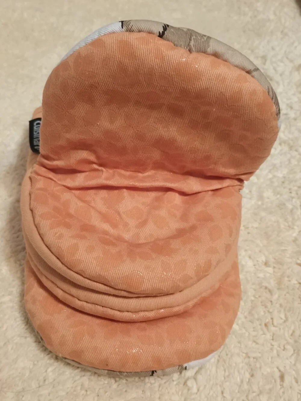HTF & NWT~Cuisinart 2-Pack Silicone Mini Oven Mitts with Golden Retriever Design